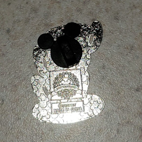 Disney Tea Cups Trading Pin - Picture 2 of 2